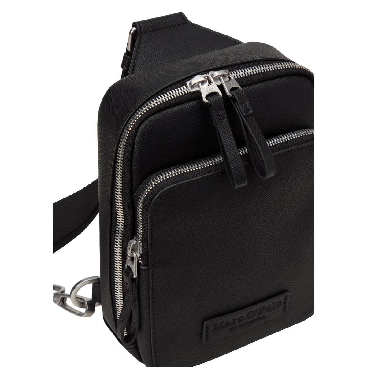 Sac à bandoulière modèle Fredrik fabriqué à partir d'un substitut de cuir en polyester recyclé noir, MARC O'POLO
