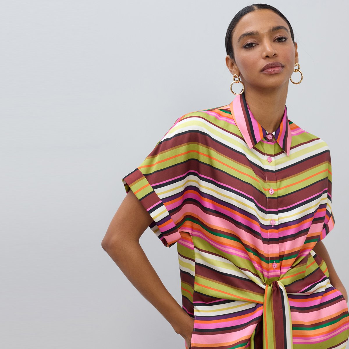 Blouse rayée manches courtes nouée devant vert olive, LOLA CASADEMUNT