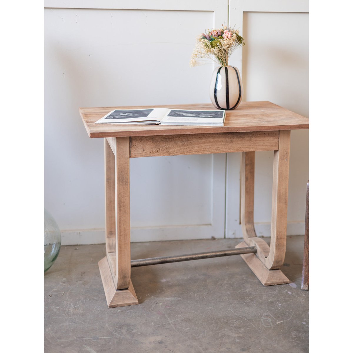 Table d'appoint Francine N°1564 - Bon état bois clair, DEBONGOUT
