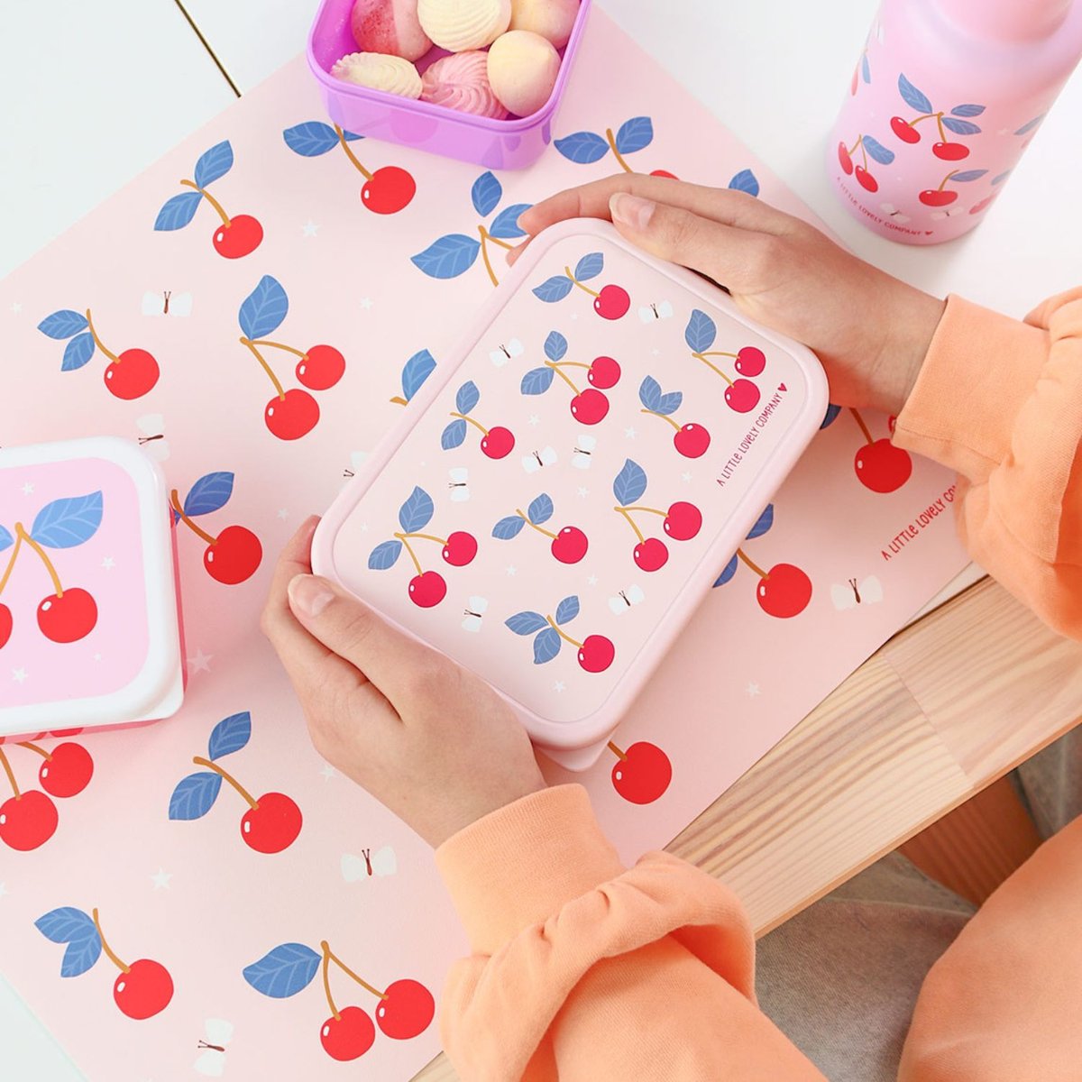 Lunch box en acier inoxydable rose, rouge, jaune, A LITTLE LOVELY COMPANY