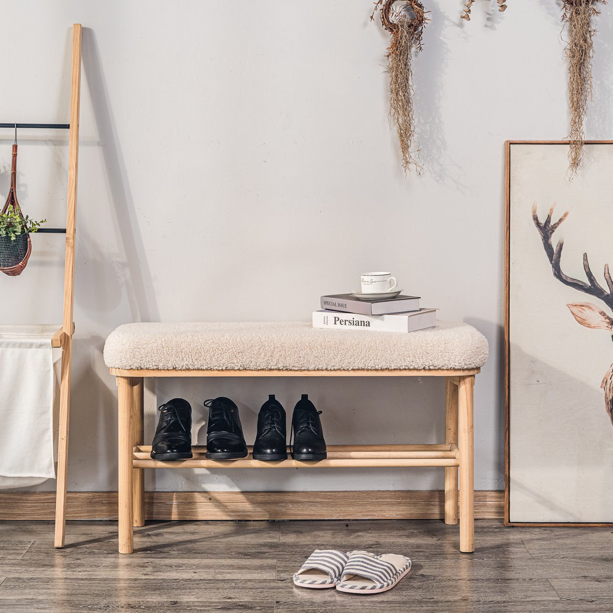 Banc en bois et bouclette, ASUGI blanc cassé, NORDLYS