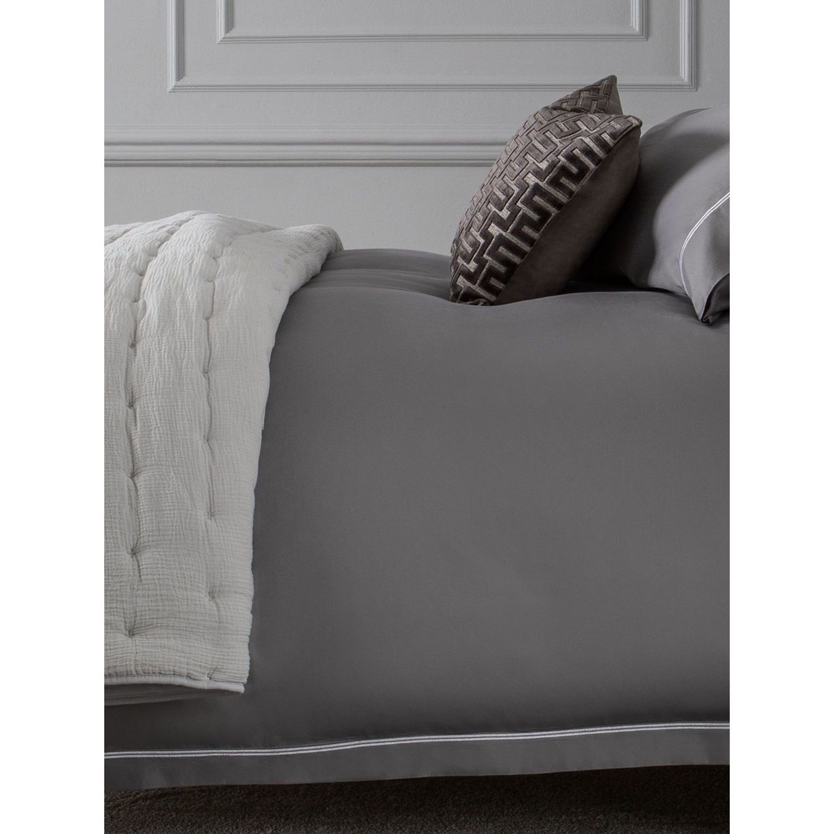Parure de lit satinée à tissage 600 fils gris, NEXT