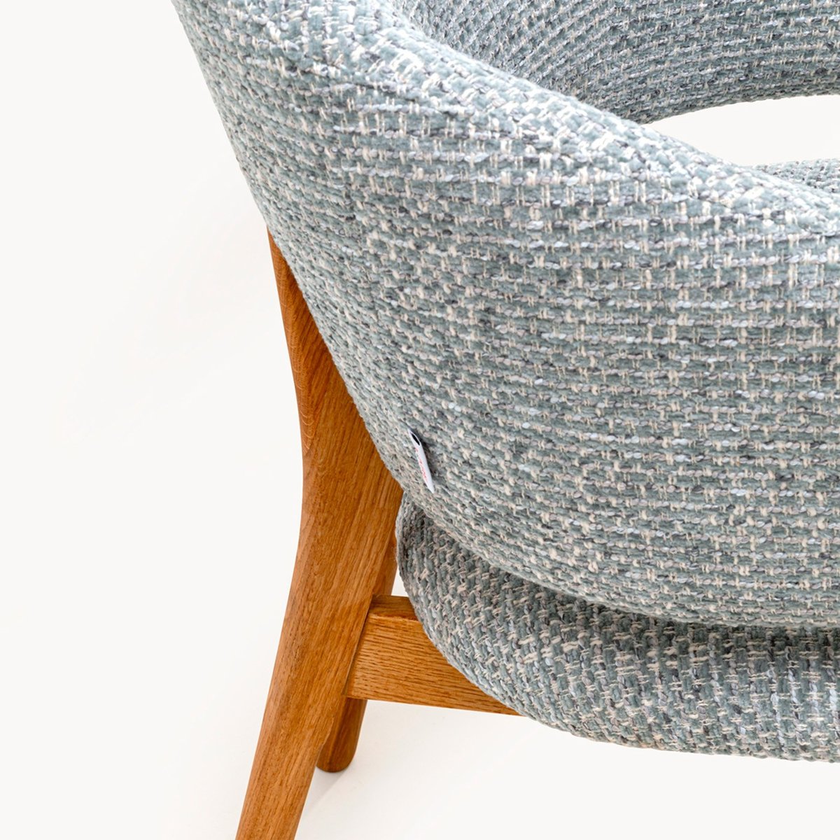 Chaise avec accoudoirs en polyester mélangé et chêne, AUGUST bleu, KARE DESIGN
