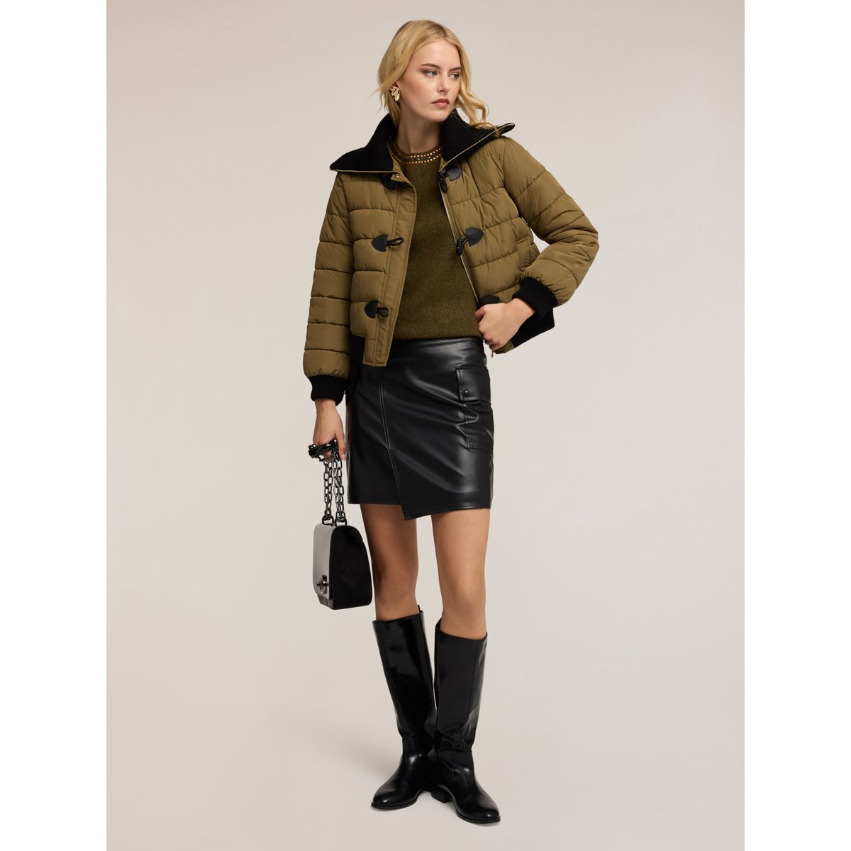 Mini-jupe asymétrique avec poches cargo noir, MOTIVI