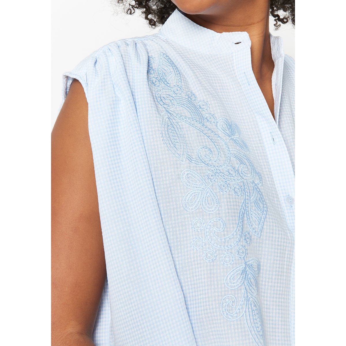 Blouse brodée sans manches bleu pastel, LOLALIZA
