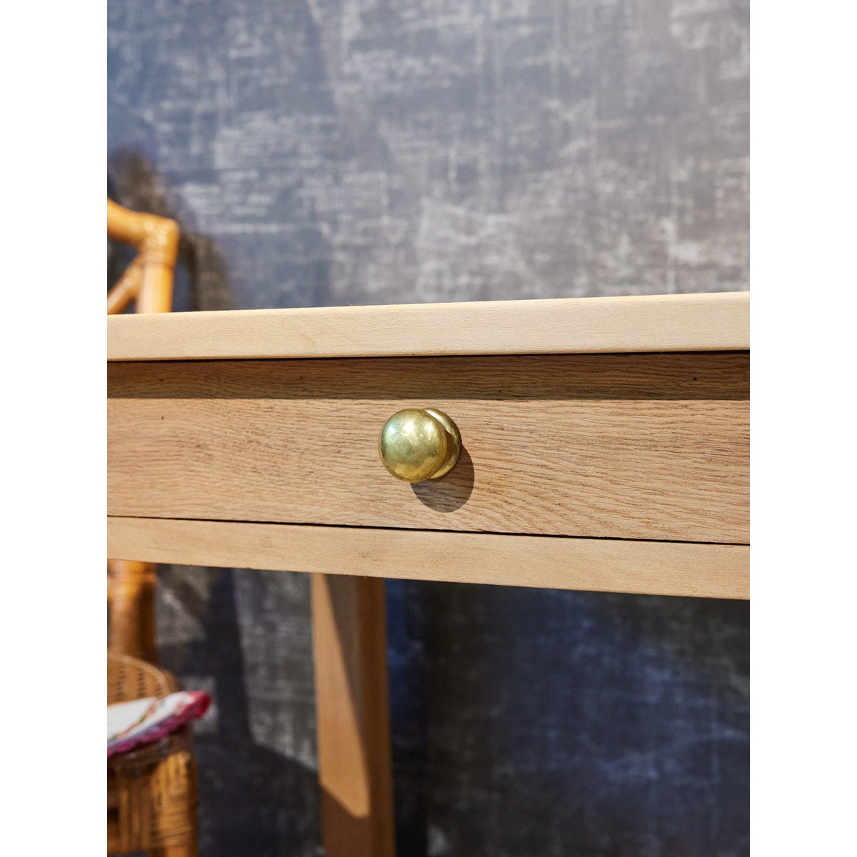 Table d'appoint en bois Francine N°970 - Bon état bois clair, DEBONGOUT