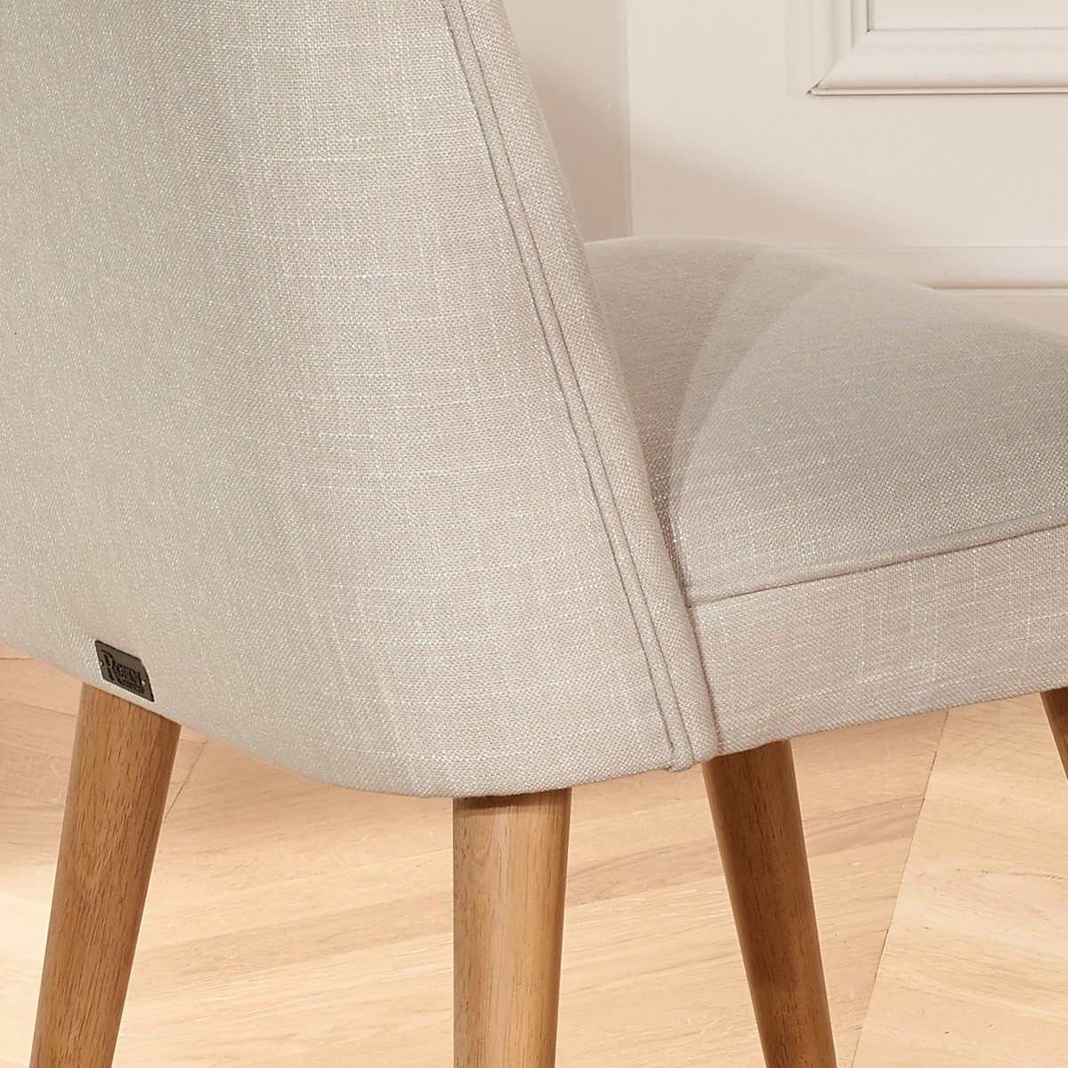 Lot de 2 chaises en hévéa et tissu anti feu APOLLINE nacre, ROBIN DES BOIS