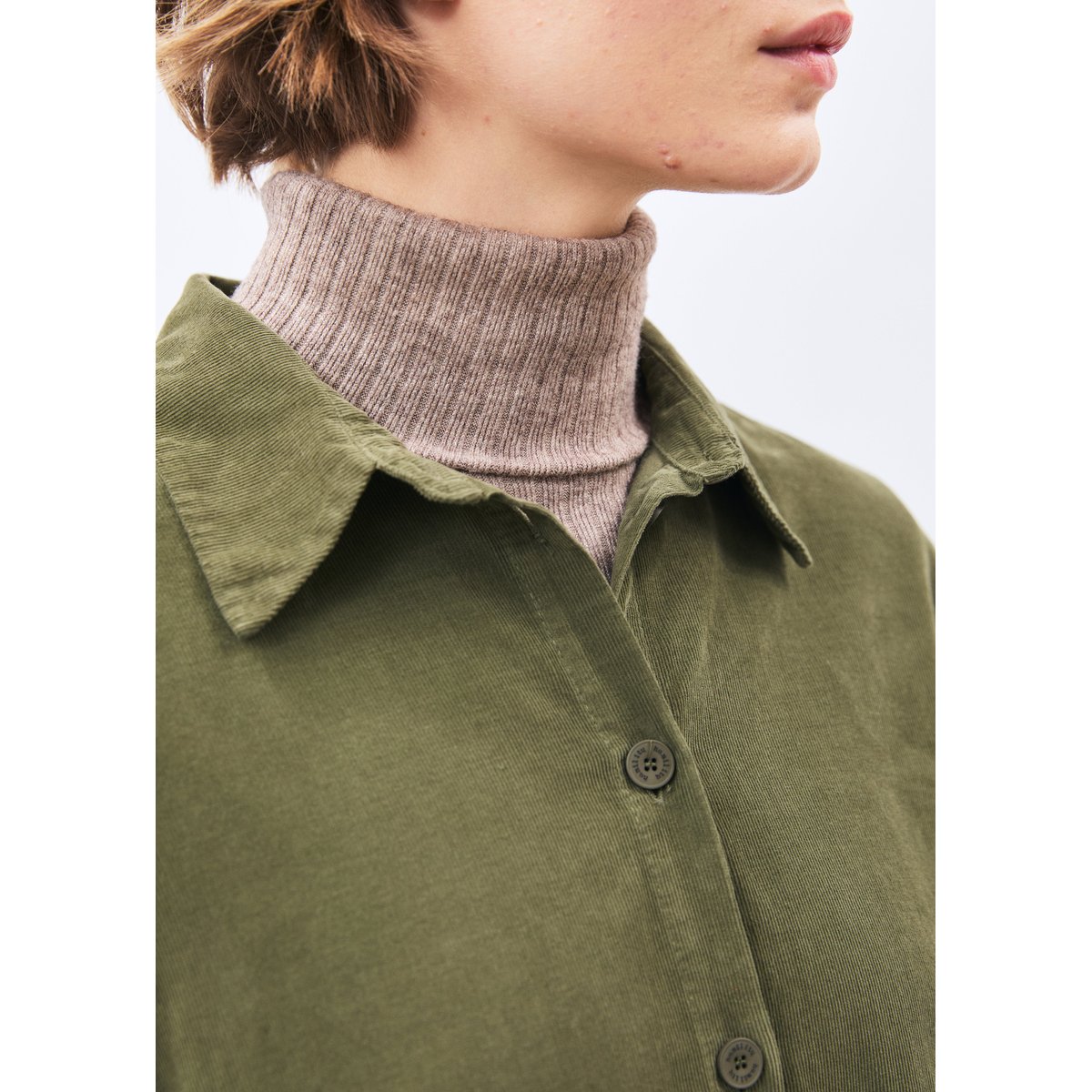 Robe chemise manches longues en velours côtelé army, HUMILITY