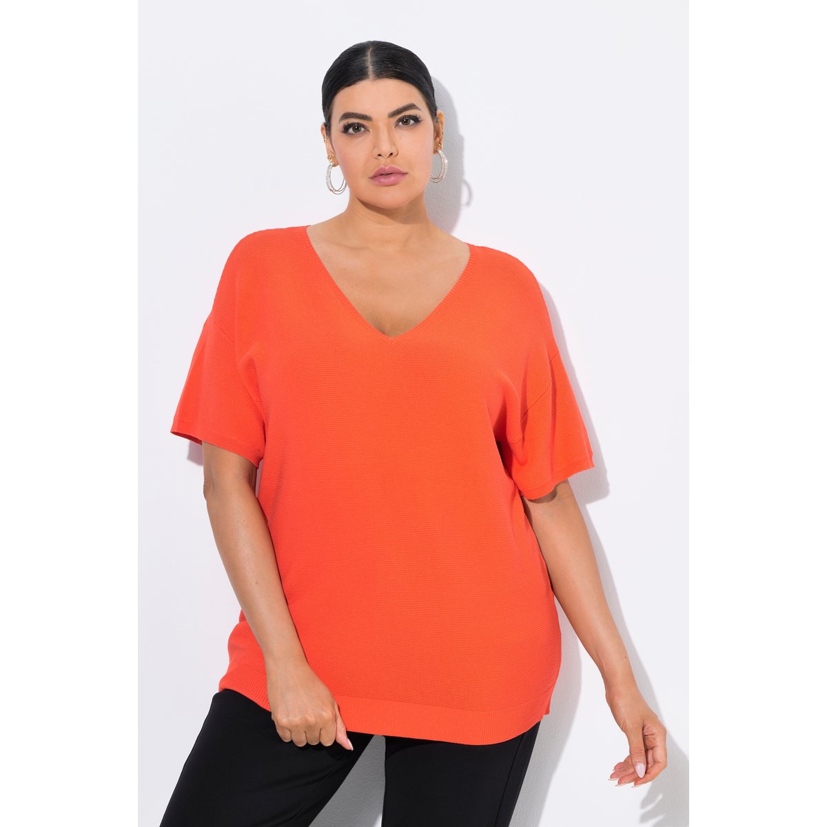 Pull côtelé, col en V et manches courtes poivron, ULLA POPKEN