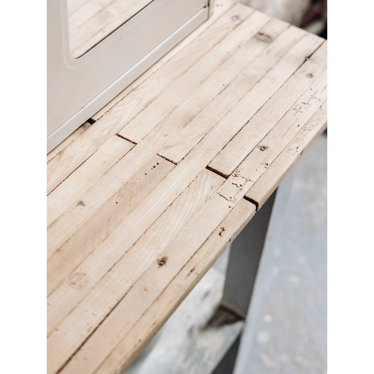 Table d'appoint Francine N°169 - Bon état bois, DEBONGOUT