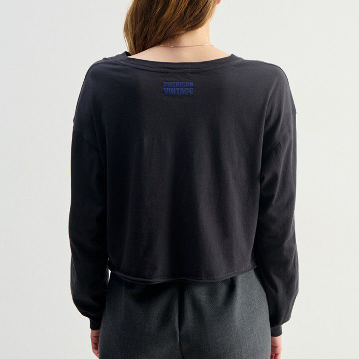 Apoly Crew Neck T-Shirt with Long Sleeves carbon, AMERICAN VINTAGE
