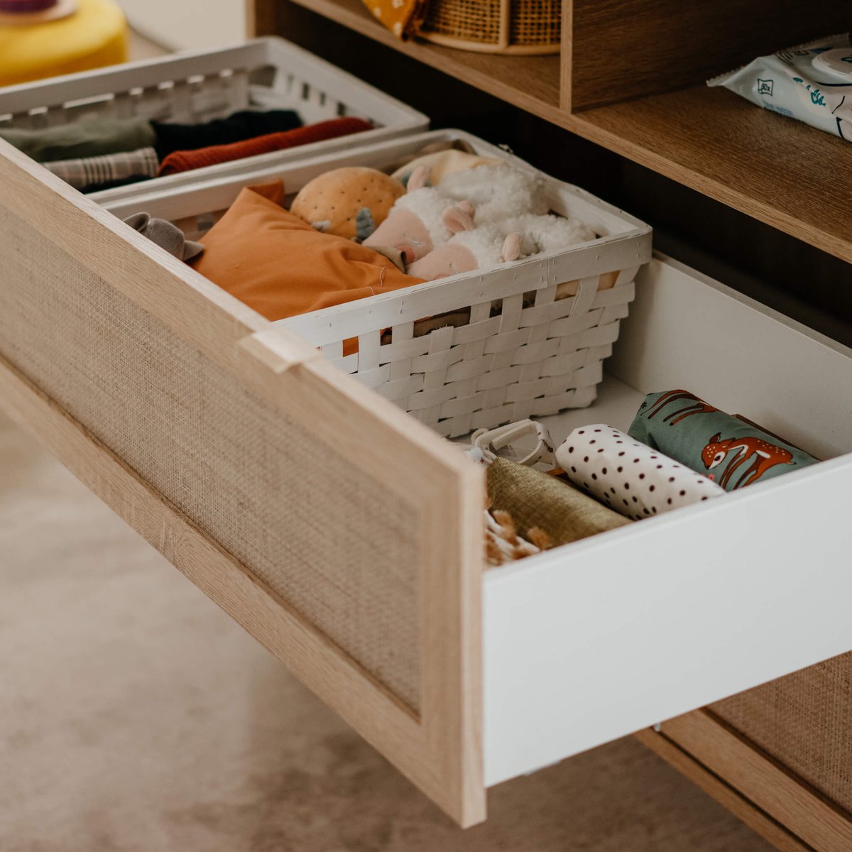 Commode à langer 2 tiroirs effet cannage bois naturel, TERRE DE NUIT
