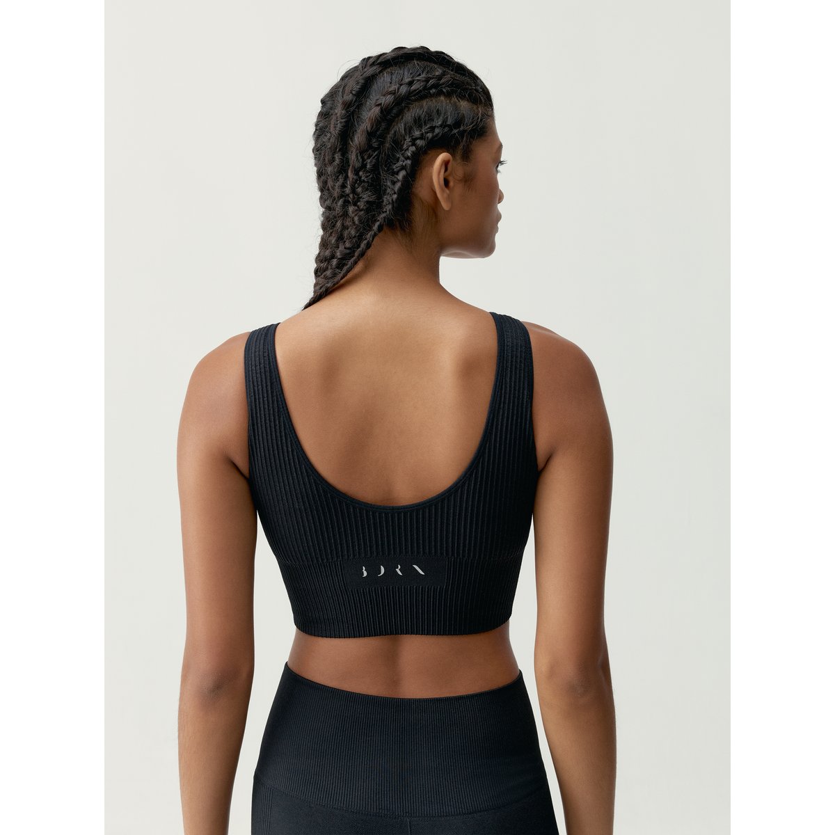 Brassière de sport femme Flow maintien moyen coussinets amovibles noir profond, BORN