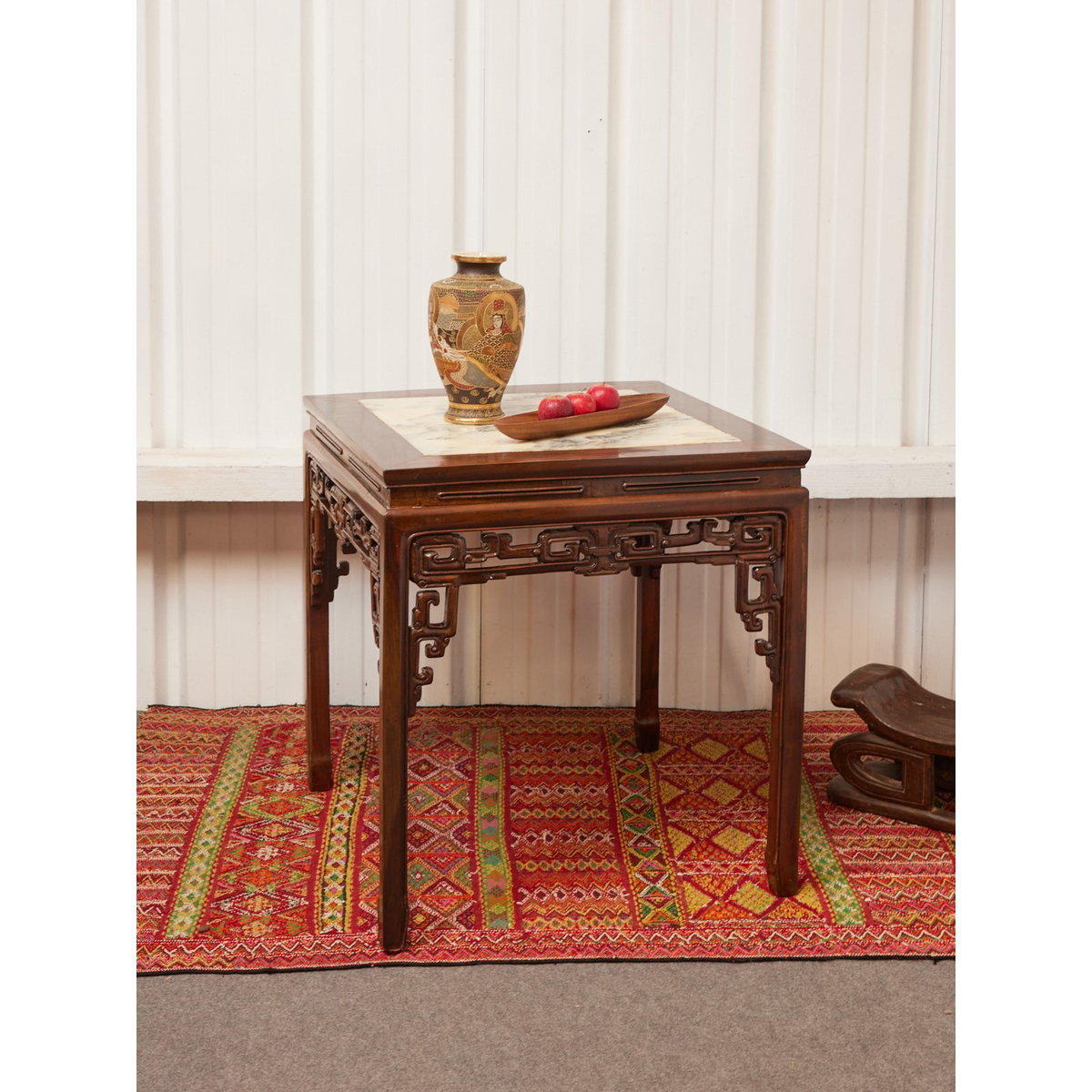 Table à manger chinoise en bois sculpté Romy N°1450 - Bon état blanc, DEBONGOUT