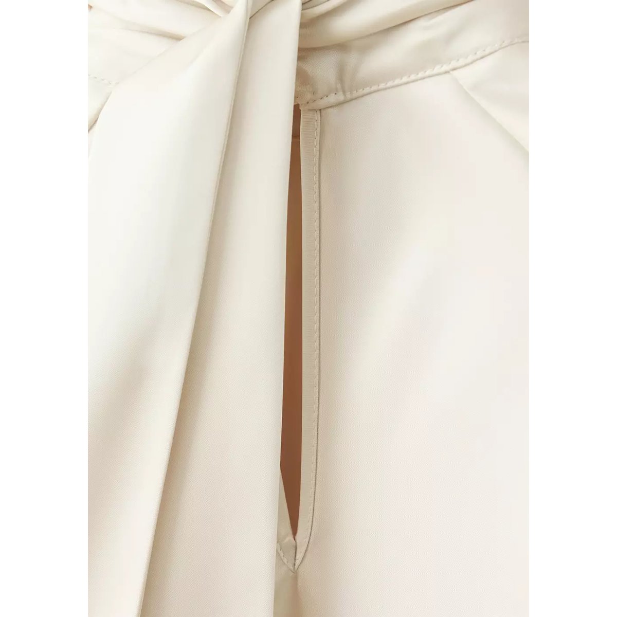 Robe satinée à nœud écru, MANGO