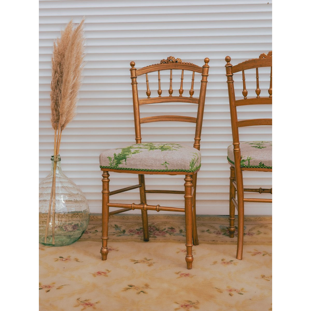 Paire de chaises dorées Claude N°1561 - Bon état doré, DEBONGOUT