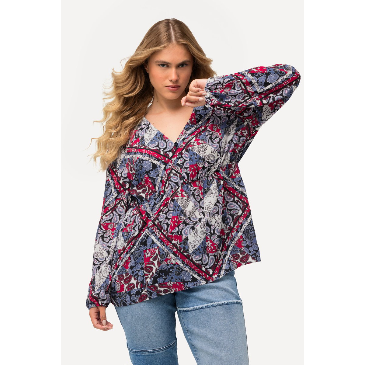 Blouse motif patchwork. Décolleté en V et marine, ULLA POPKEN