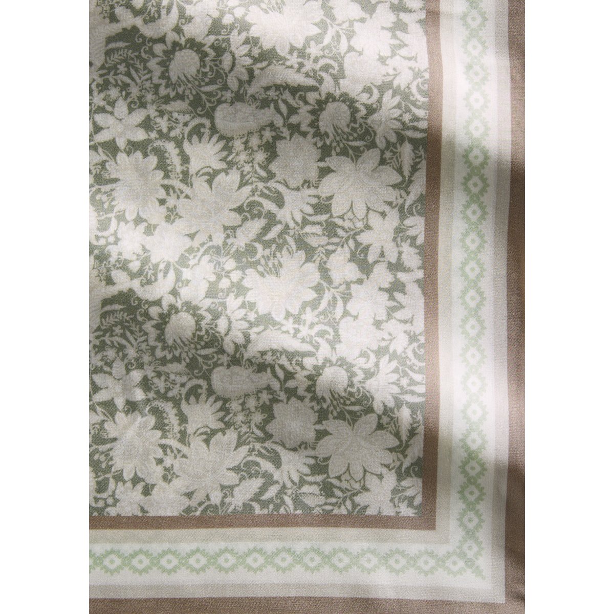 Foulard en satin doux vert clair, MARC O'POLO