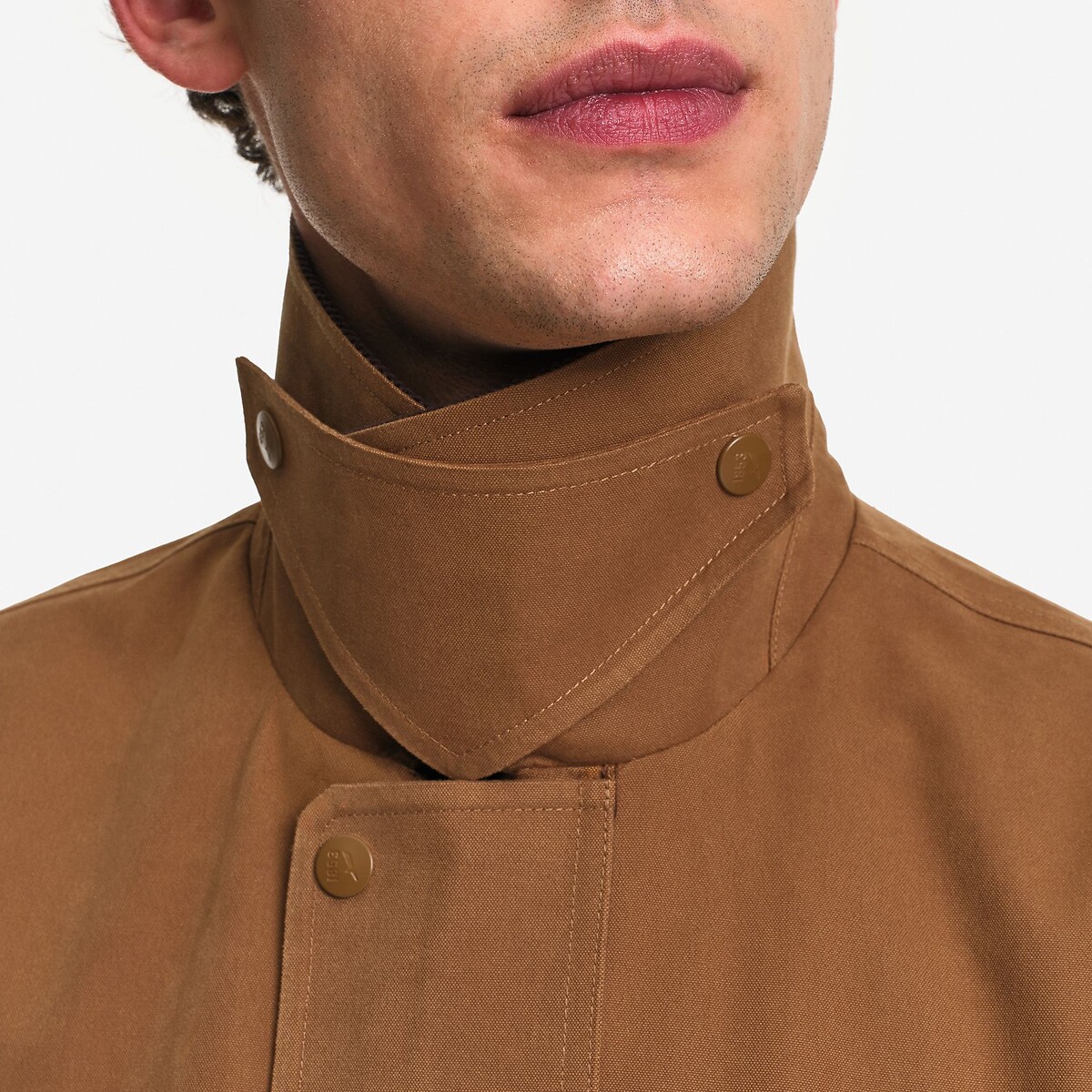 Chaqueta repelente al agua con cuello de pana marrón, AIGLE