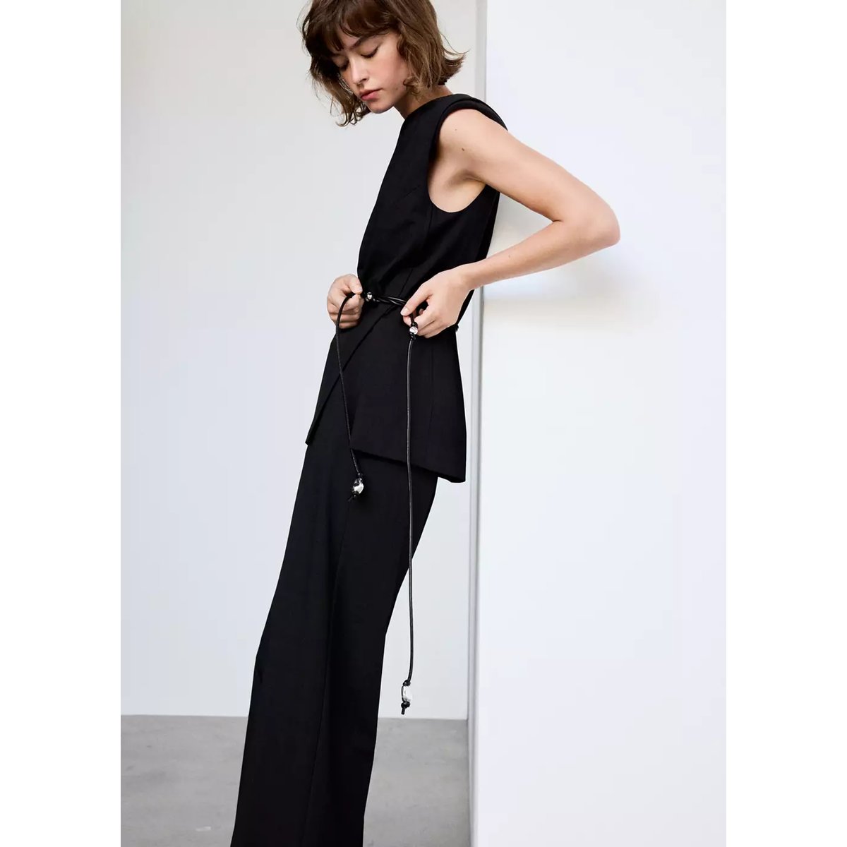 Combinaison assortie avec ceinture à perles noir, MANGO