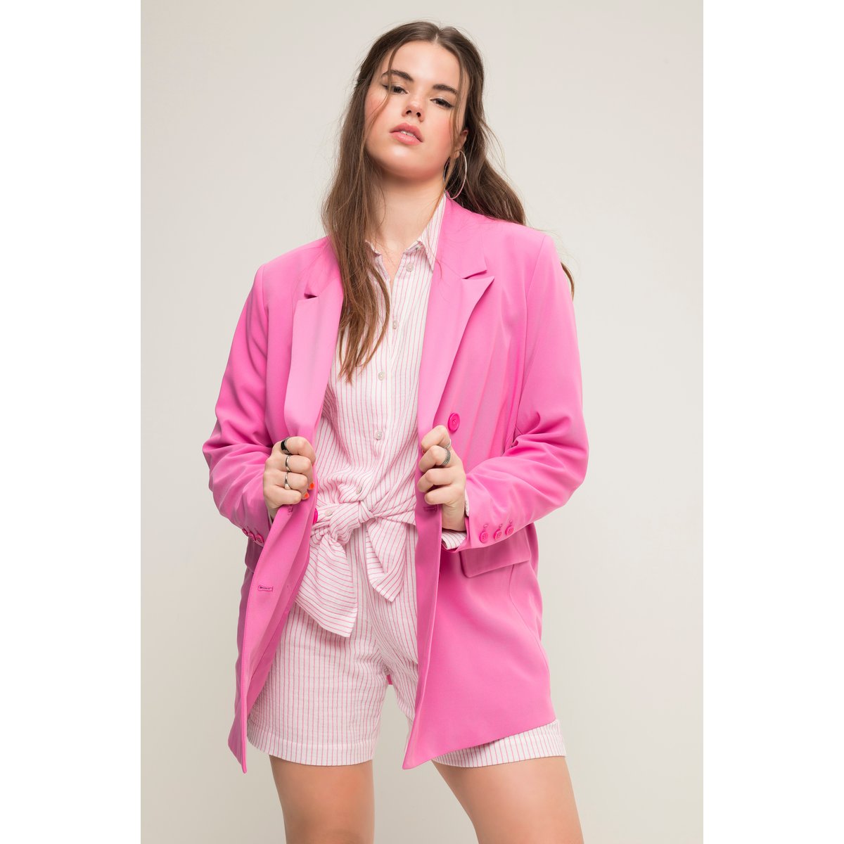 Blazer coupe Loose Fit. Double rangée de rose pâle, STUDIO UNTOLD