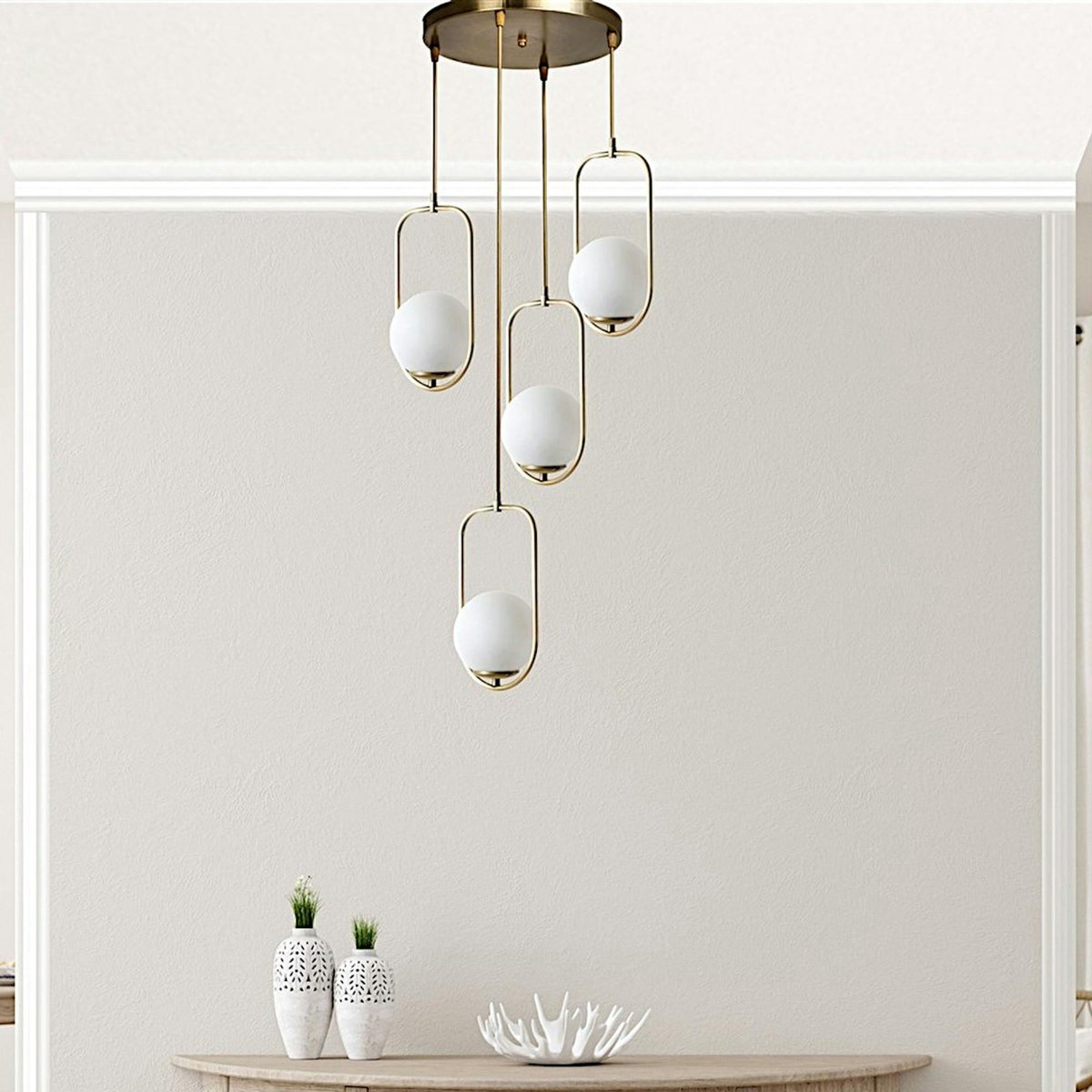 Suspension vintage cuivrée 4 globes blancs sur cadres SIERRE doré, PIER IMPORT