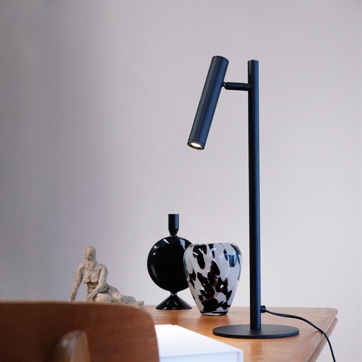 Lampe à poser en métal noir CARLO noir, DYBERG LARSEN