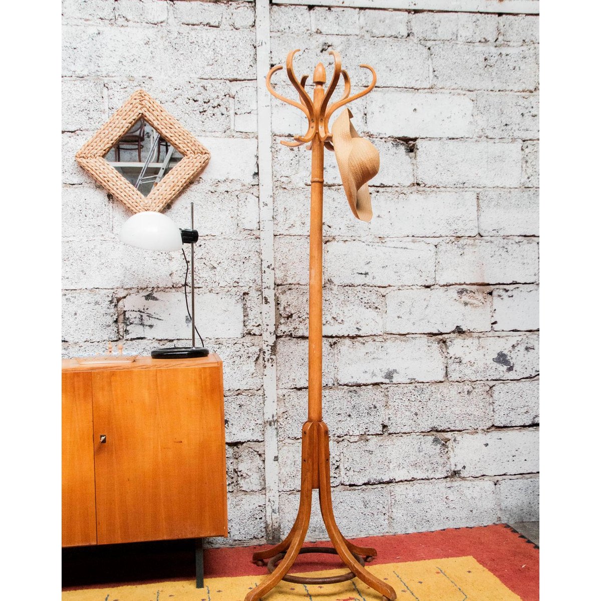 Porte-manteau perroquet en bois clair Max N°296 - Bon état bois clair, DEBONGOUT
