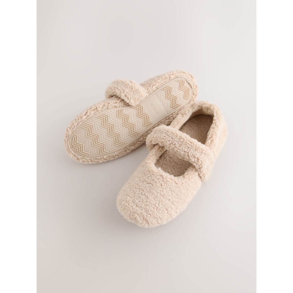 Chaussons ballerines en peau lainée naturel, NEXT