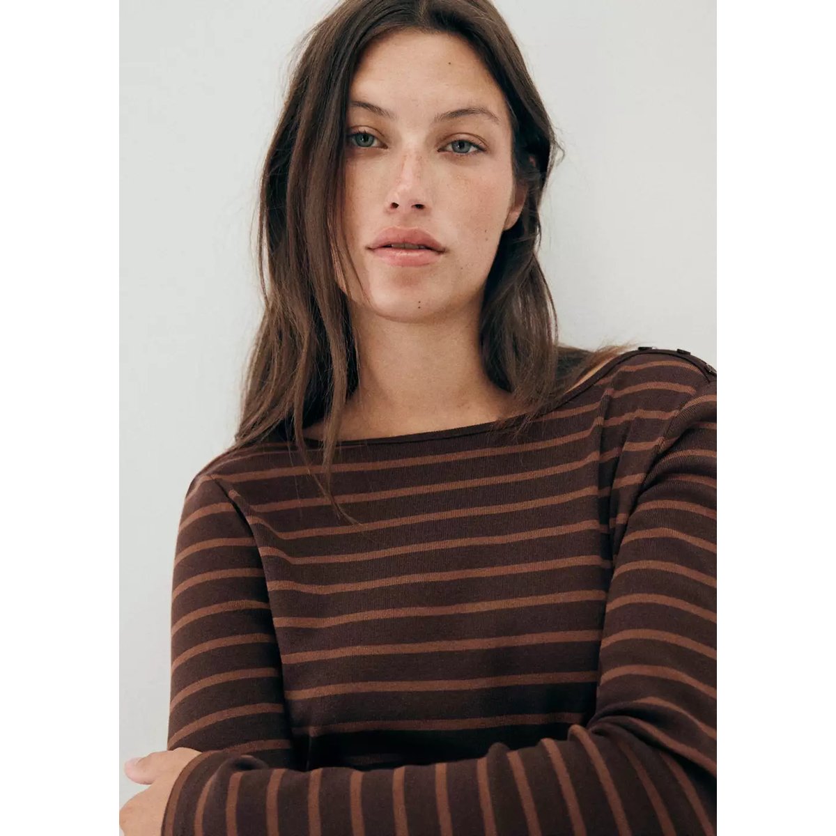T-shirt rayures col bateau marron, MANGO