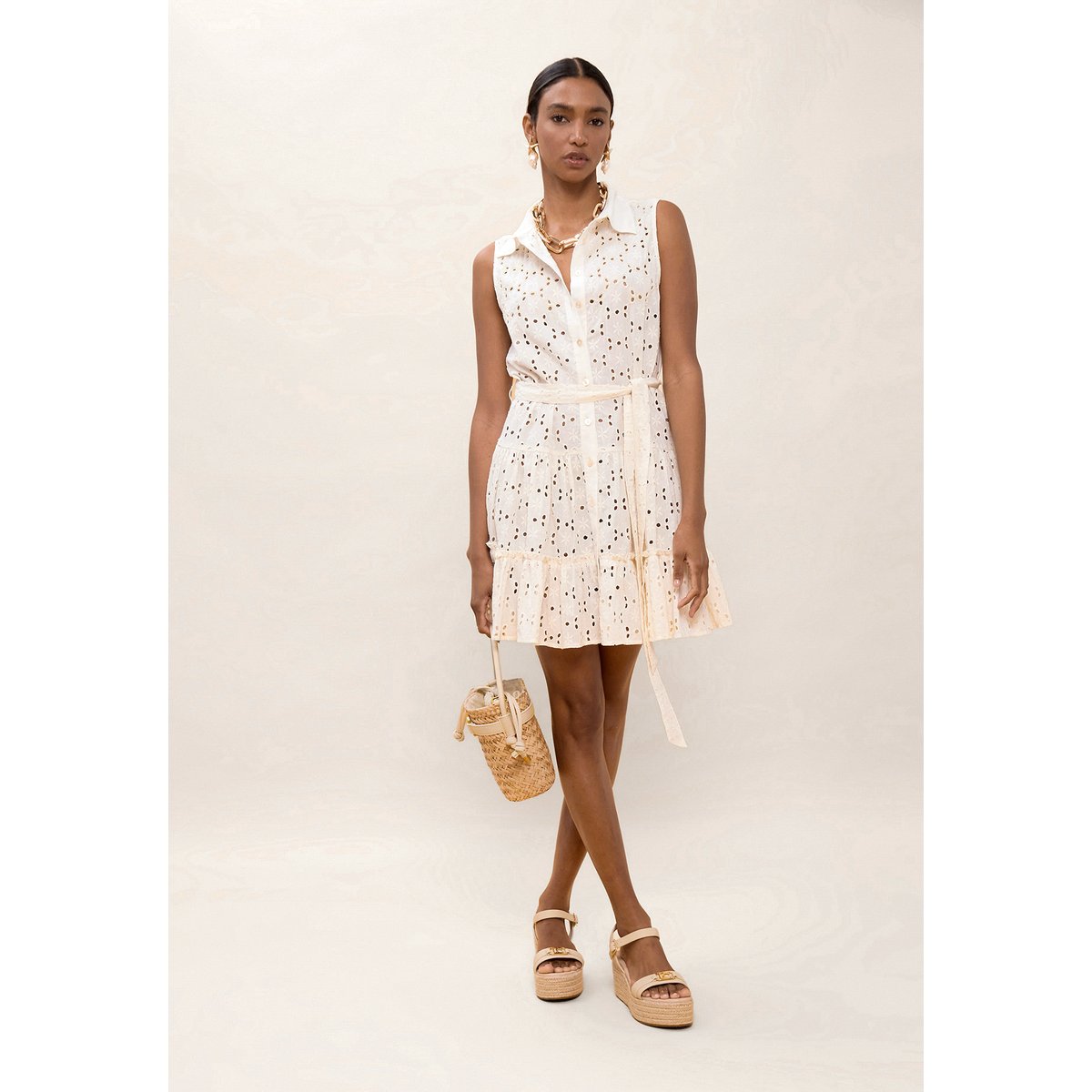 Robe courte broderie suisse à volants et ceinture en coton ecru, LOLA CASADEMUNT