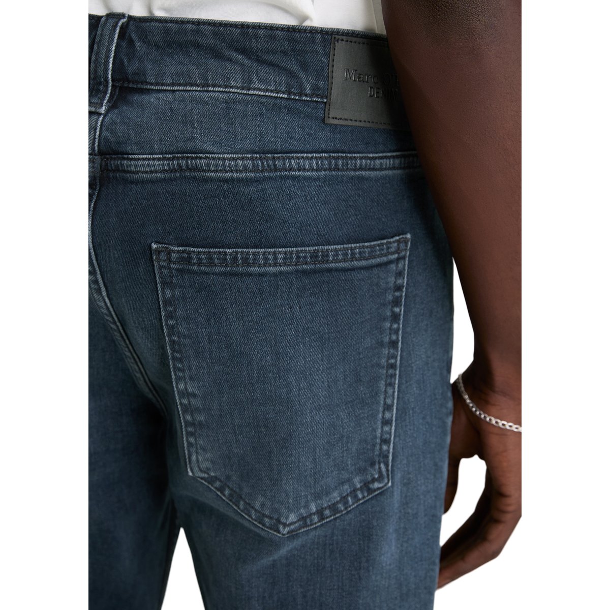 Jeans modèle Vidar slim en mélange de coton bio de haute qualité bleu foncé, MARC O’POLO DENIM