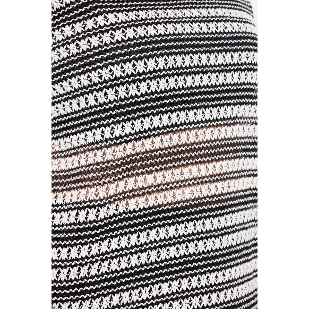 T-shirt rayé en maille. Col rond et manches noir, ULLA POPKEN