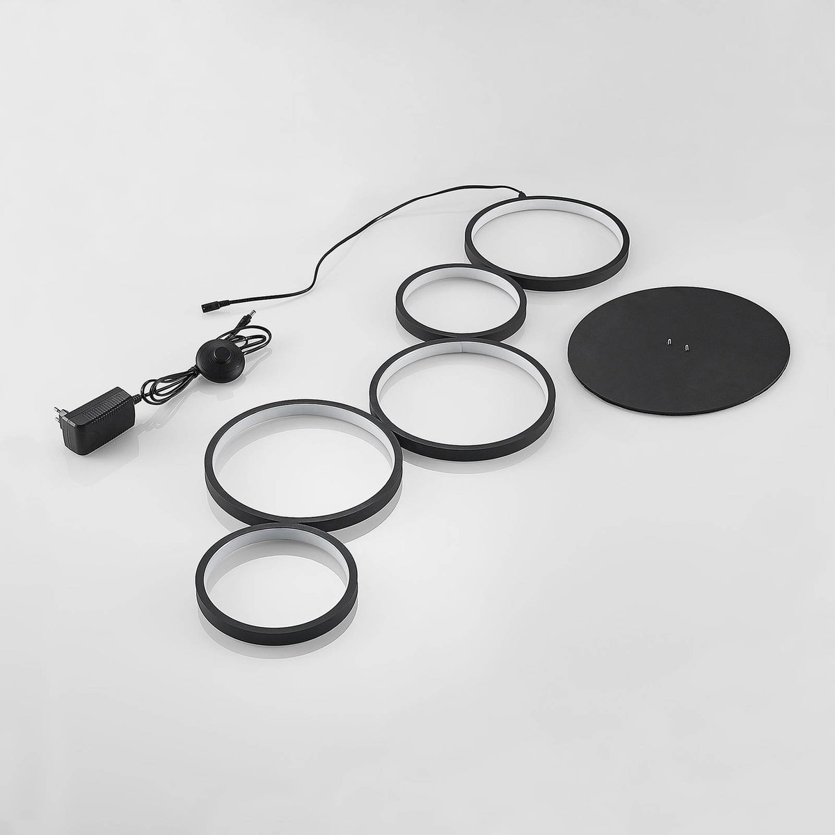 Lampadaire en métal moderneLED, Jacek noir, LINDBY