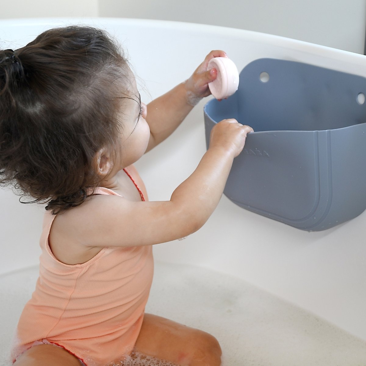 Coffret panier Galet + jouets de bain silicone gris, rose, vert, BEABA