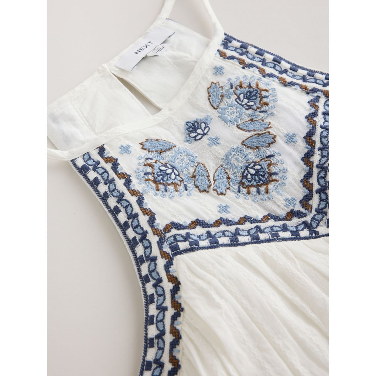 Combi-short avec ourlet mouchoir brodé blanc/bleu, NEXT