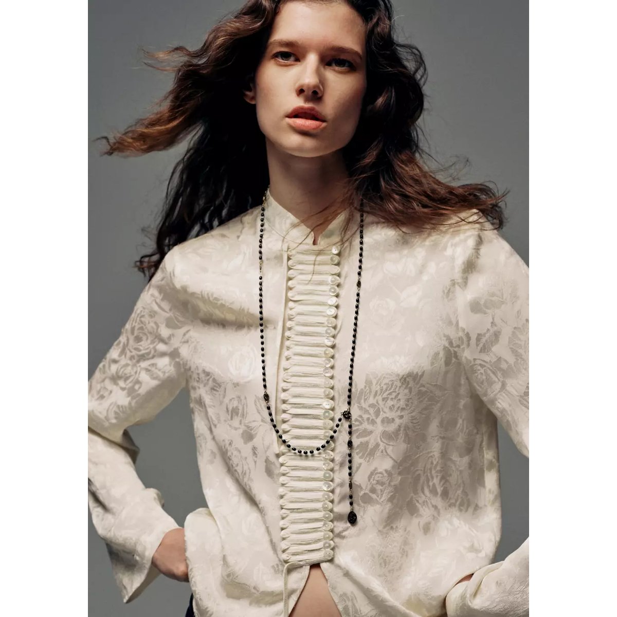 Blouse jacquard avec boutons blanc cassé, MANGO