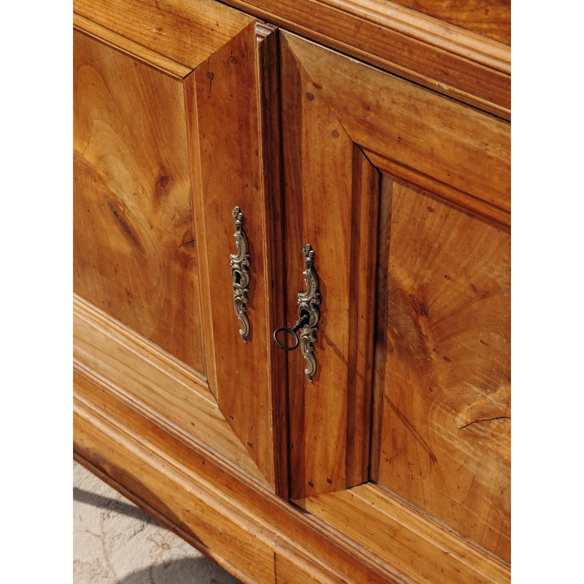 Armoire normande en merisier massif Blandine N°480 - Bon état bois clair, DEBONGOUT