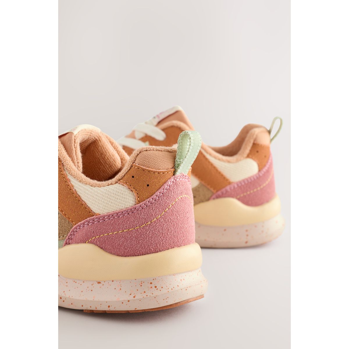 Baskets à lacets colour-block doux, NEXT