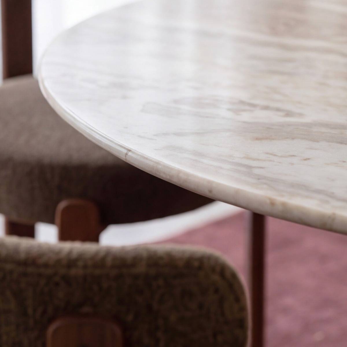 Table à manger ronde en bois de manguier et marbre ROSELIA bois foncé, MADE IN MEUBLES