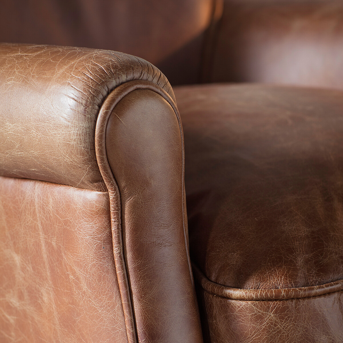 Derby Vintage Leather Chair with Roll Top Arms brown , ÉDITÉ