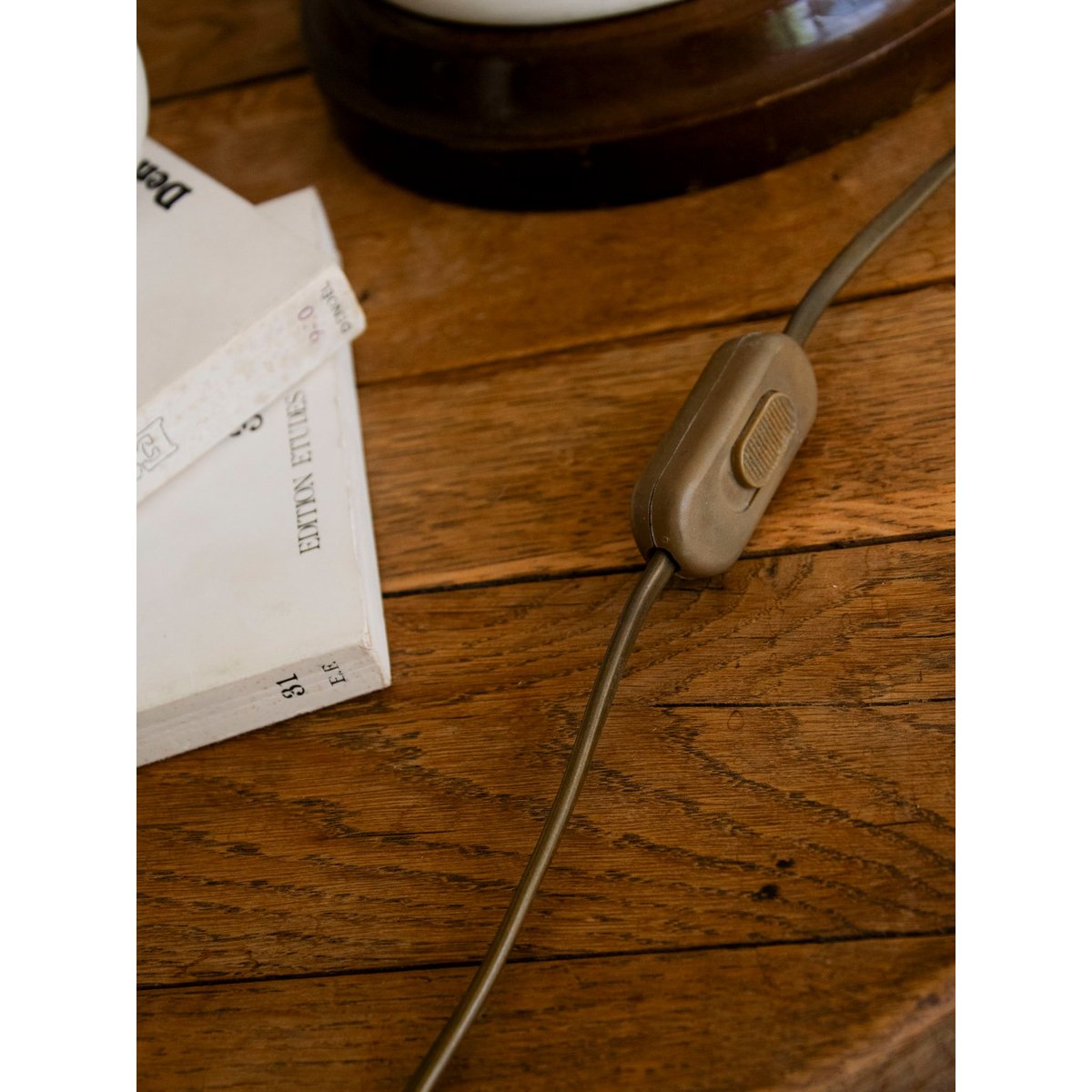 Grande lampe en céramique Suzanne N°649 - Bon état beige, DEBONGOUT