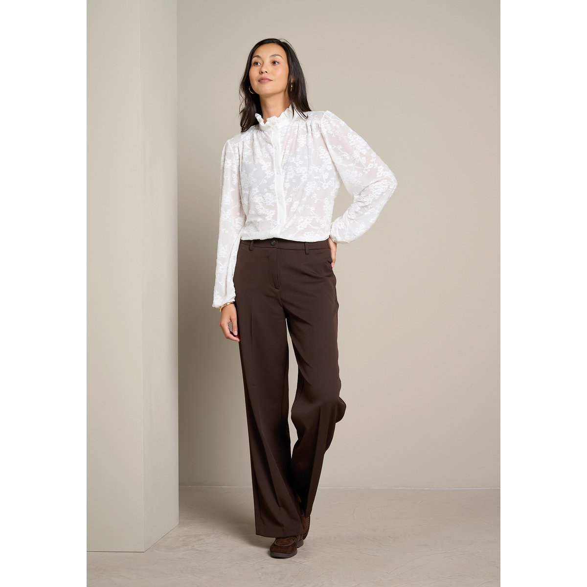 Blouse dévorée à col montant blanc casse, LOLALIZA