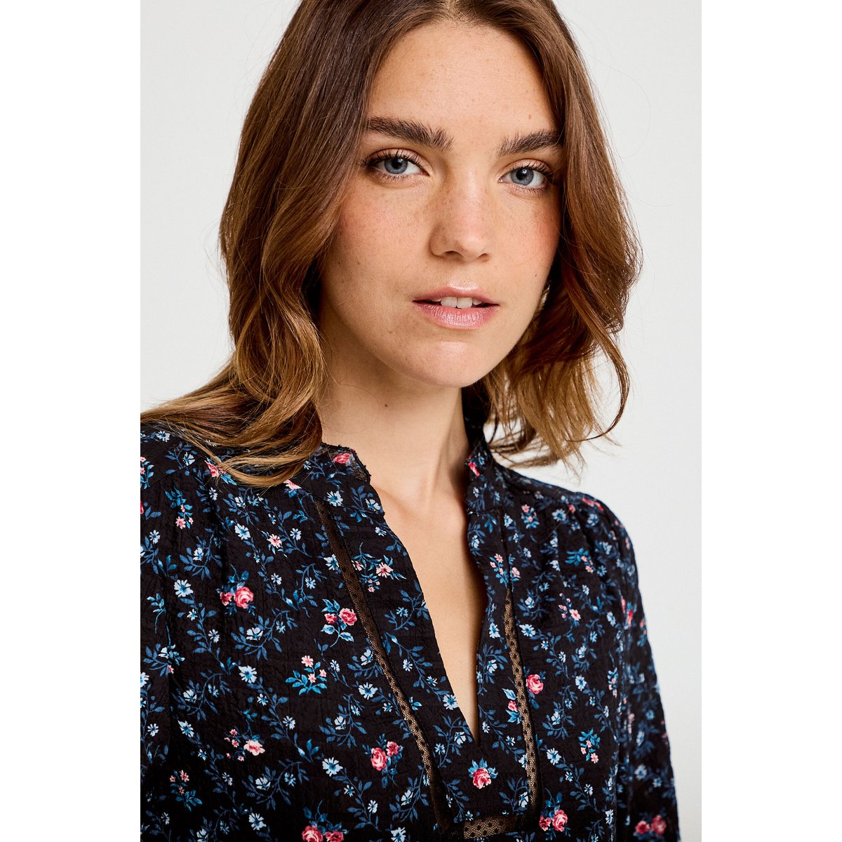Chemise col v manches longues noir, CACHE CACHE