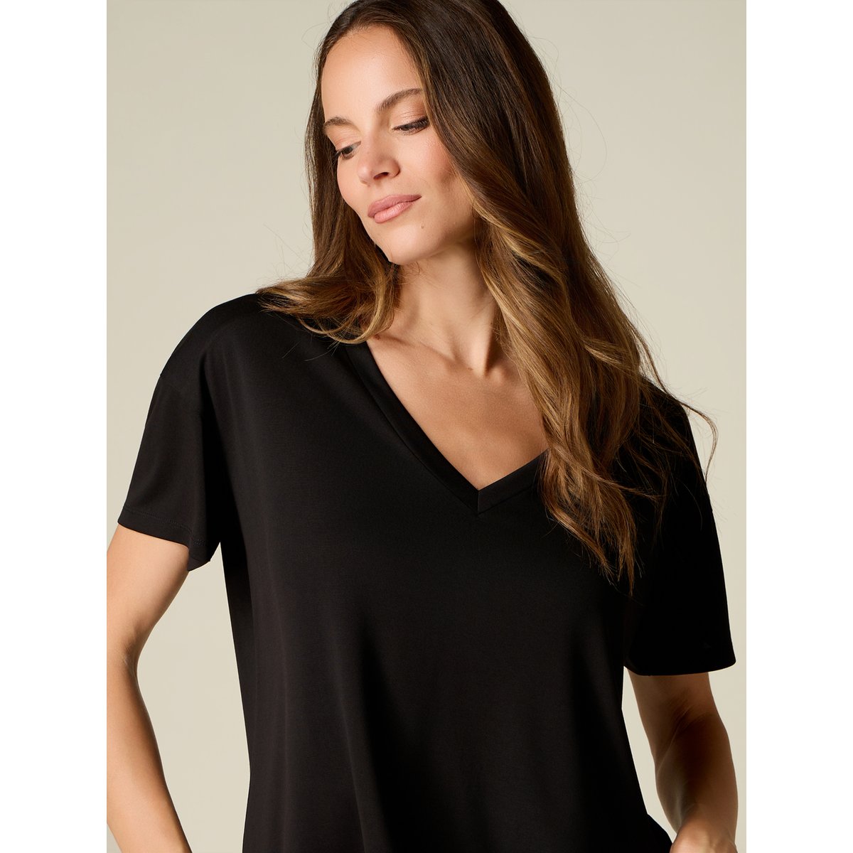 T-shirt à col en V noir, OLTRE