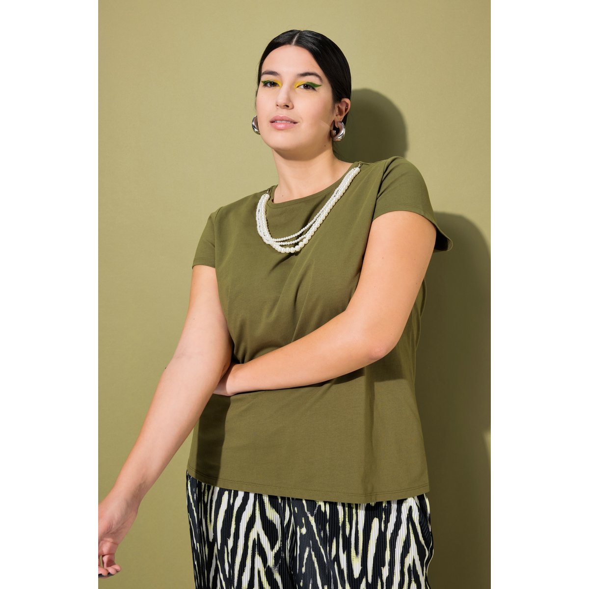 T-shirt coupe Classic, collier amovible vert mousse, STUDIO UNTOLD