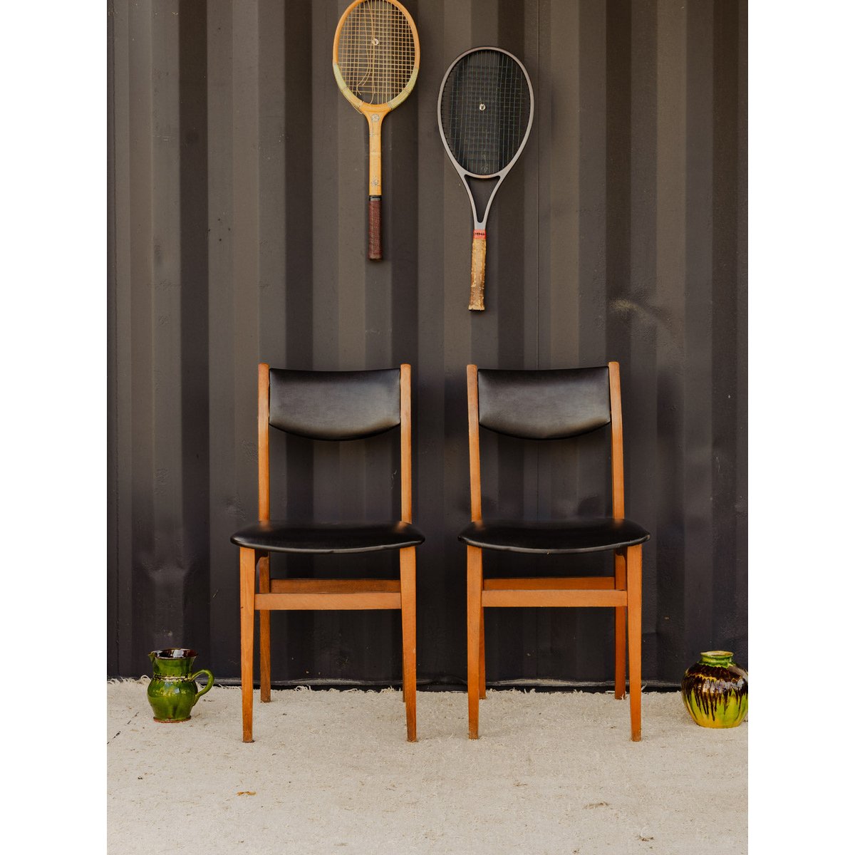 Lot de 4 chaises en cuir noir et bois Alma N°1874 - Bon état noir, DEBONGOUT