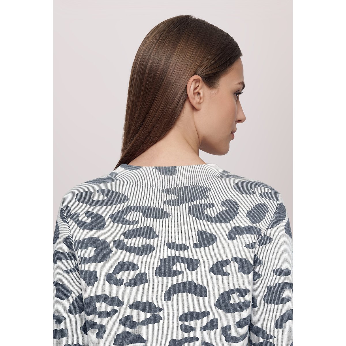 Pull-over en maille à motif jacquard patch beige/dark blue, BETTY BARCLAY