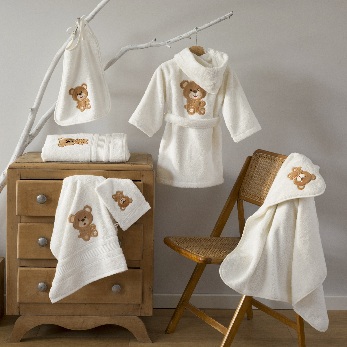 Gant de Toilette  en Coton 500g/m² modèle brodé - KARL ivoire, TRADITION DES VOSGES