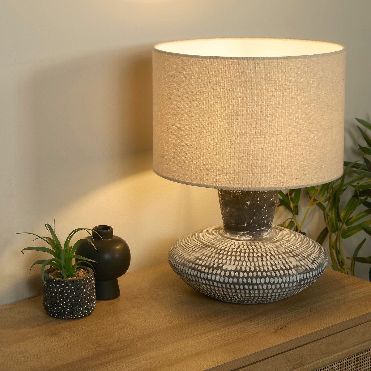 Bayan Embossed Table Lamp in Black black, SO'HOME